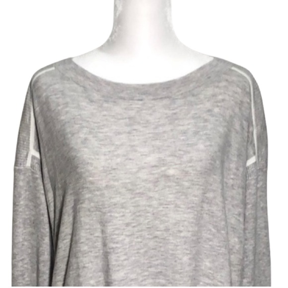 Banana Republic long sleeve light weight sweater. Size small. Oversized - Picture 3 of 6